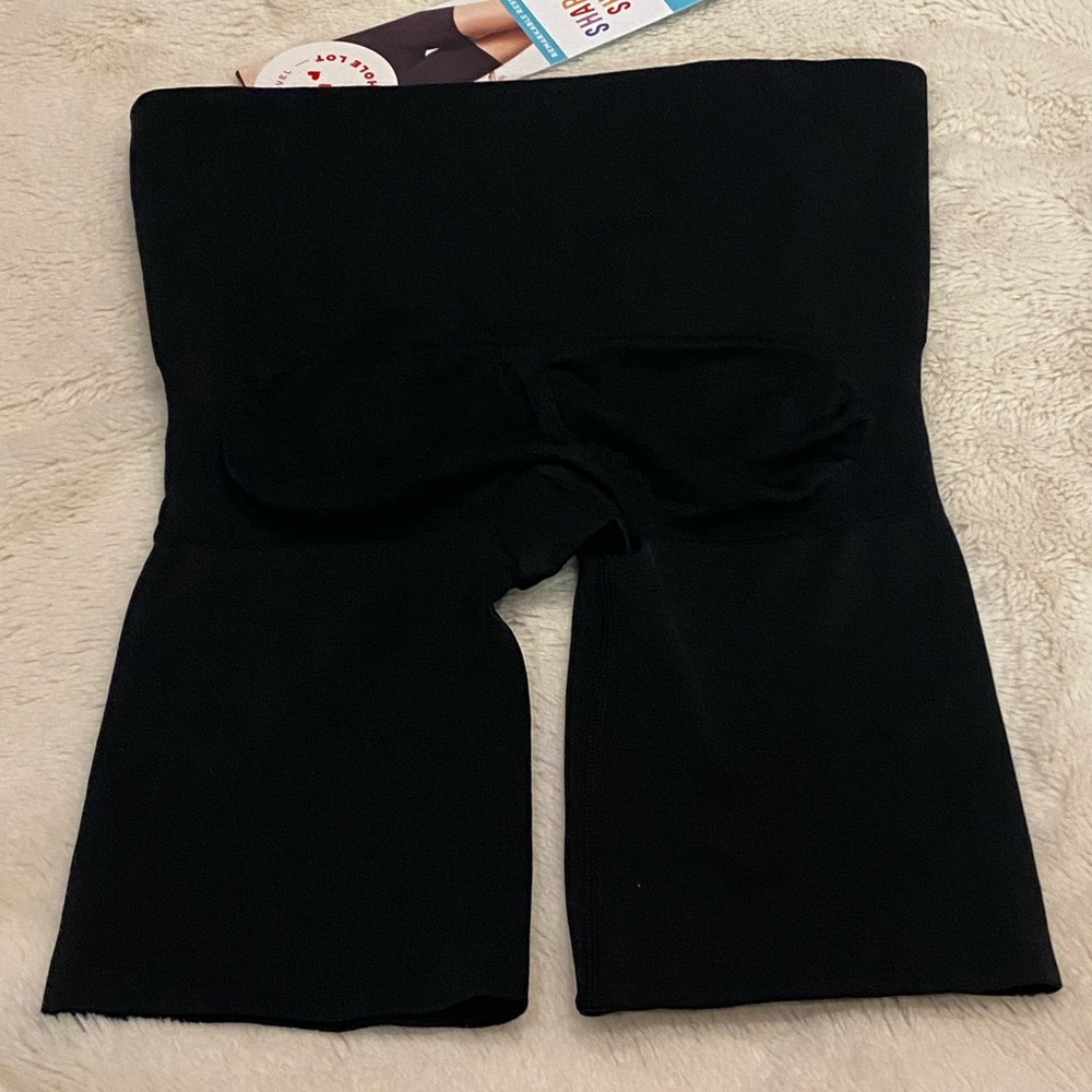 ASSETS by SPANX Remarkable Results Mid-Thigh Shaping Short Black Size Small NWT - Picture 4 of 6